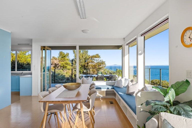 Photo of property in 52 Beauvoir Avenue, Matakatia, Whangaparaoa, 0930