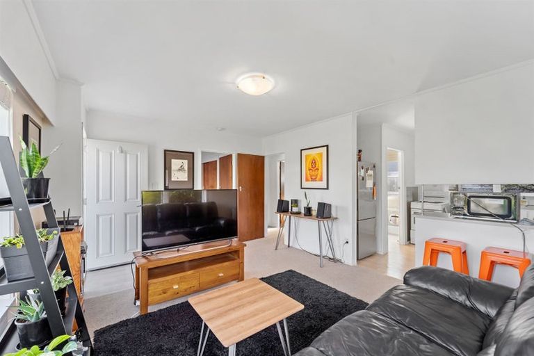 Photo of property in 1/58 Arran Road, Browns Bay, Auckland, 0630