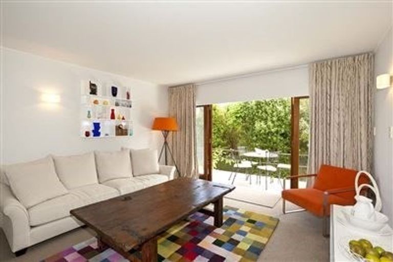 Photo of property in 3/29 Pupuke Road, Takapuna, Auckland, 0622