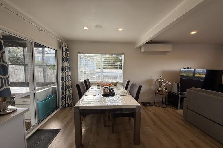 Photo of property in 14 Sarajevo Place, Massey, Auckland, 0614