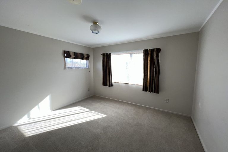 Photo of property in 4 Oystergrove Road, West Harbour, Auckland, 0618