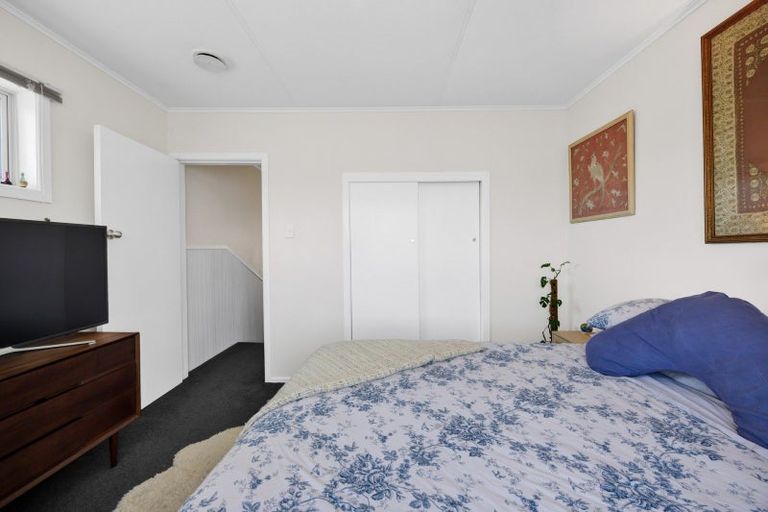 Photo of property in 1 Nikau Street, Inglewood, 4330