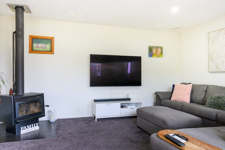 Photo of property in 24 Liberty Grove, Kelvin Grove, Palmerston North, 4414