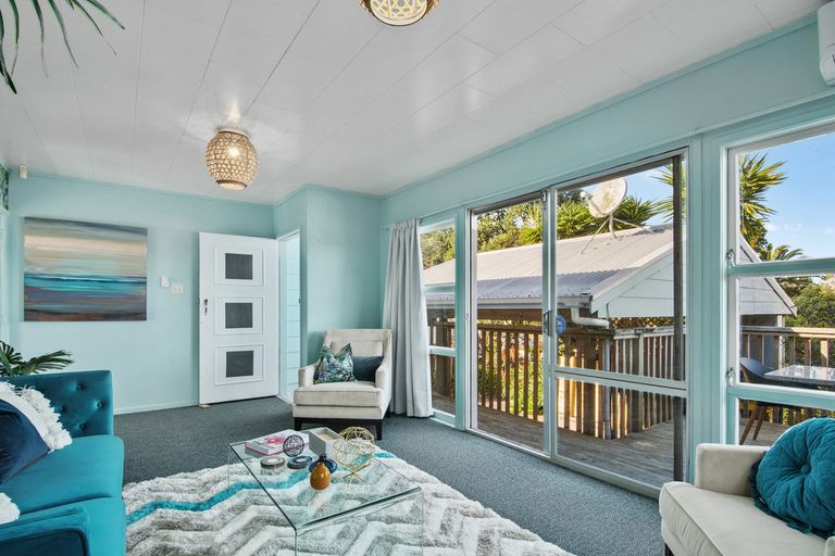 Photo of property in 10 Scotstoun Place, Glen Eden, Auckland, 0602