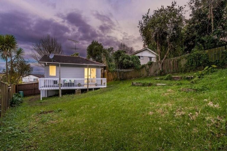 Photo of property in 17 Wanita Place, Totara Vale, Auckland, 0629