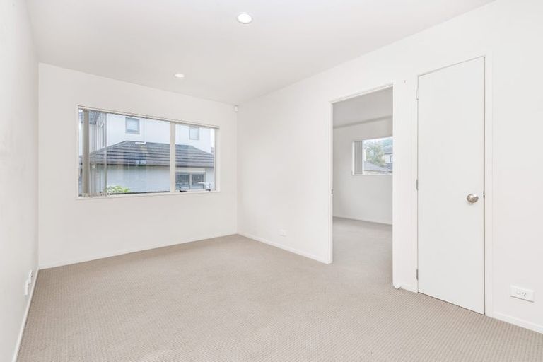 Photo of property in 22 Terrasini Drive, Flat Bush, Auckland, 2019