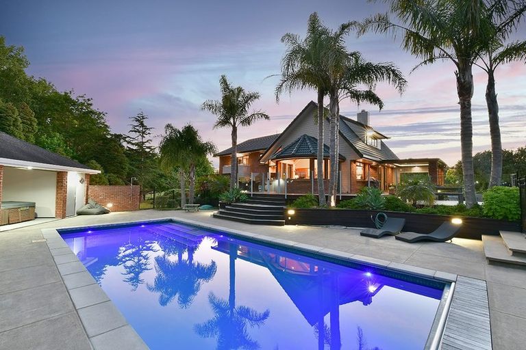 Photo of property in 155 Taupaki Road, Taupaki, Henderson, 0782