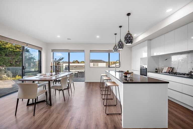 Photo of property in 14 Rathmullen Place, Pinehill, Auckland, 0632