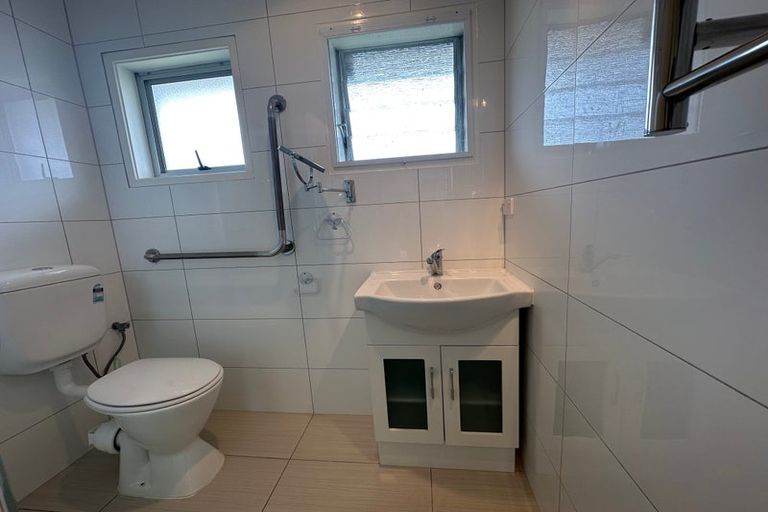 Photo of property in 37 Knightsbridge Drive, Forrest Hill, Auckland, 0620