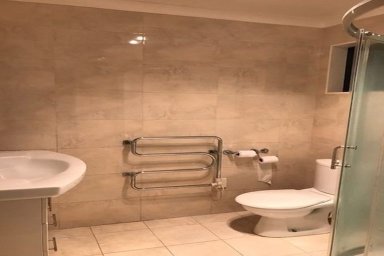 Photo of property in 2/25 Keldale Place, Forrest Hill, Auckland, 0620