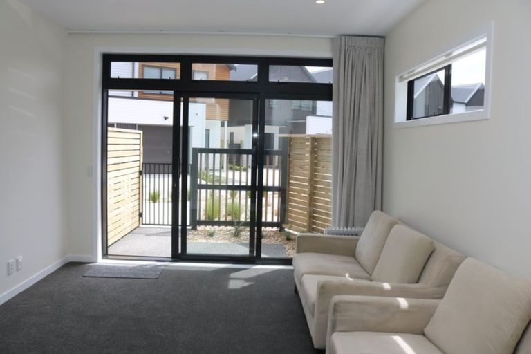 Photo of property in 1 Glen Evans Crescent, Fairfield, Lower Hutt, 5011