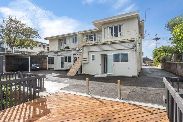 Photo of property in 1/86 Sylvan Avenue, Northcote, Auckland, 0627