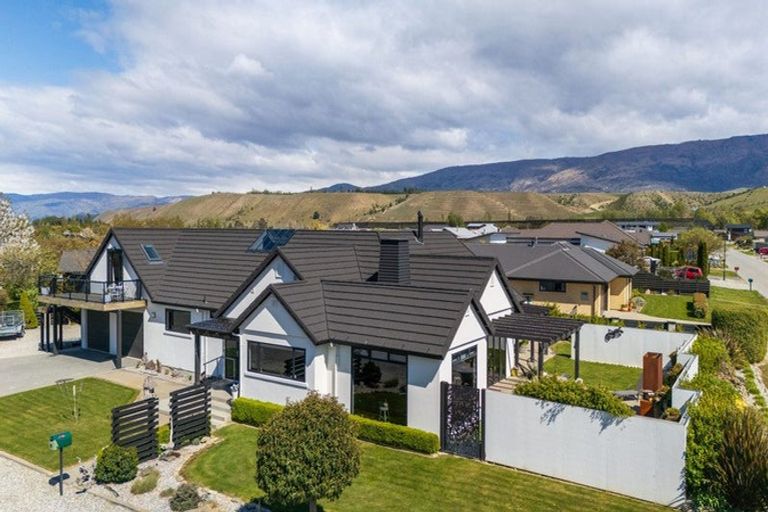 Photo of property in 25 Ethereal Crescent, Mount Pisa, Cromwell, 9383