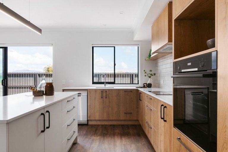 Photo of property in 2 Atutahi Lane, Papamoa Beach, 3118