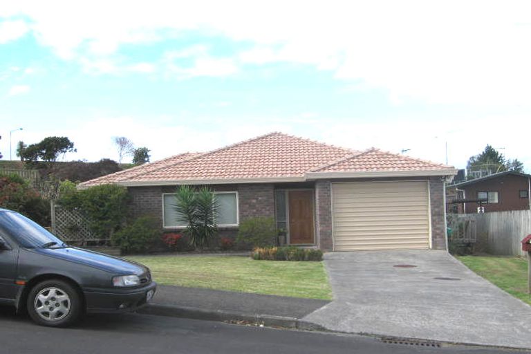 Photo of property in 87 Totaravale Drive, Totara Vale, Auckland, 0629