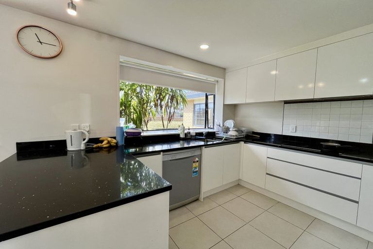 Photo of property in 2 Cyclamen Road, Mangere, Auckland, 2022