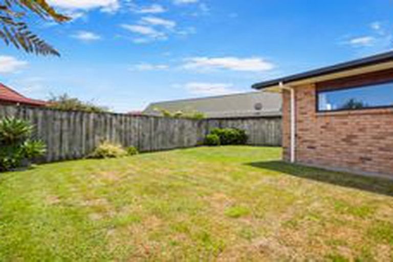 Photo of property in Rangeview Villas, 41/9 Fuller Close, Levin, 5510