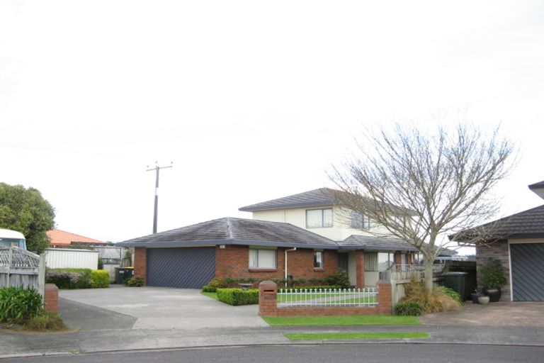 Photo of property in 13 Del Mar Place, Merrilands, New Plymouth, 4312