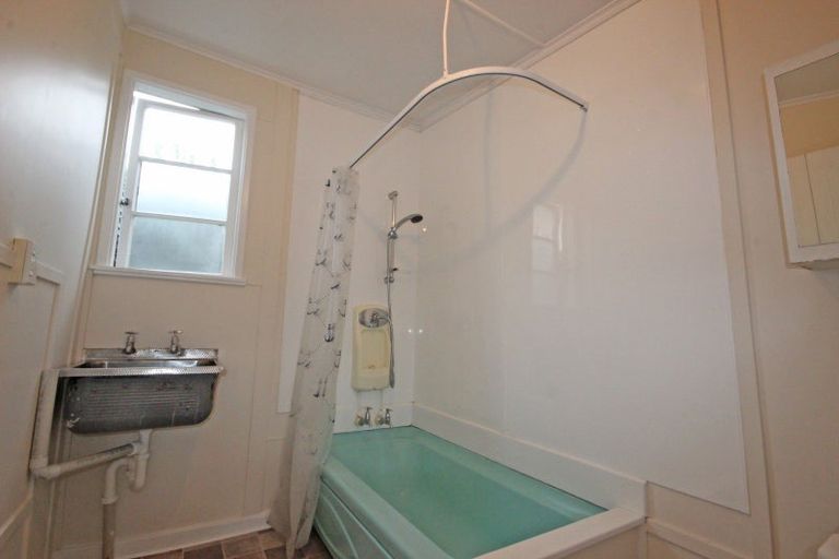 Photo of property in 38 Bryant Street, Takaro, Palmerston North, 4412