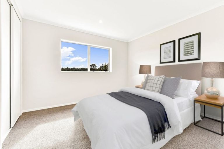 Photo of property in 48 William Wallbank Crescent, Swanson, Auckland, 0614