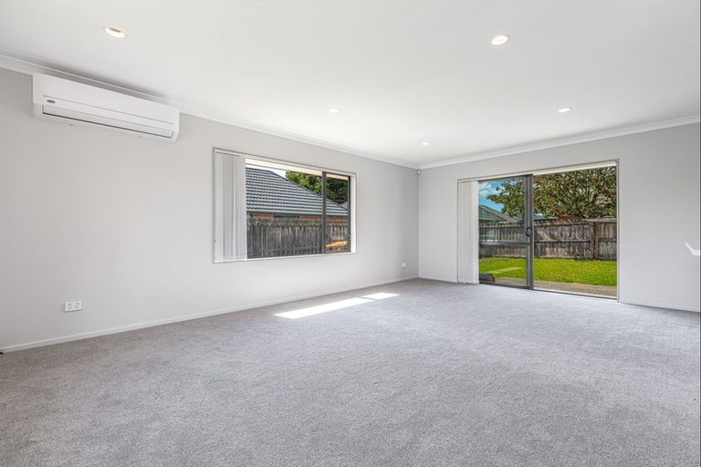 Photo of property in 8 Old Park Place, Takanini, 2112