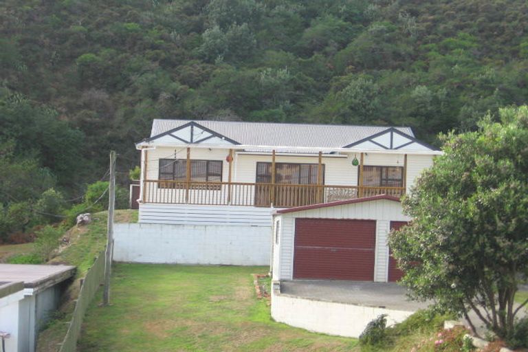 Photo of property in 46 Happy Valley Road, Owhiro Bay, Wellington, 6023