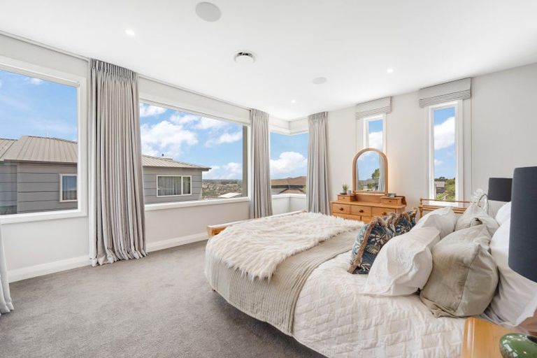 Photo of property in 62 Armstrong Farm Drive, East Tamaki Heights, Auckland, 2016