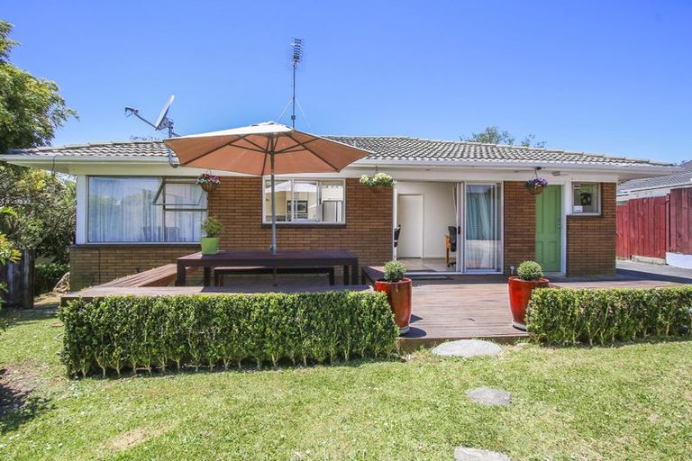 Photo of property in 98 Glenmore Road, Sunnyhills, Auckland, 2010