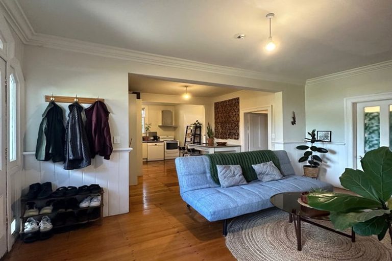 Photo of property in 13 Tinakori Road, Thorndon, Wellington, 6011