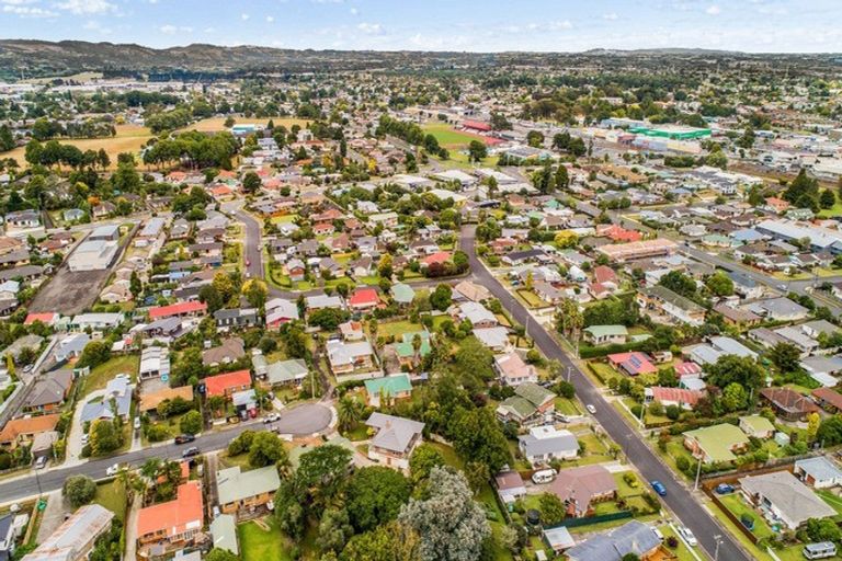 Photo of property in 15 Campbell Place, Papakura, 2110