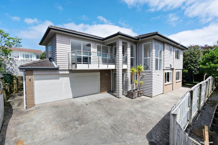 Photo of property in 11a Gerwyn Place, Pakuranga Heights, Auckland, 2010
