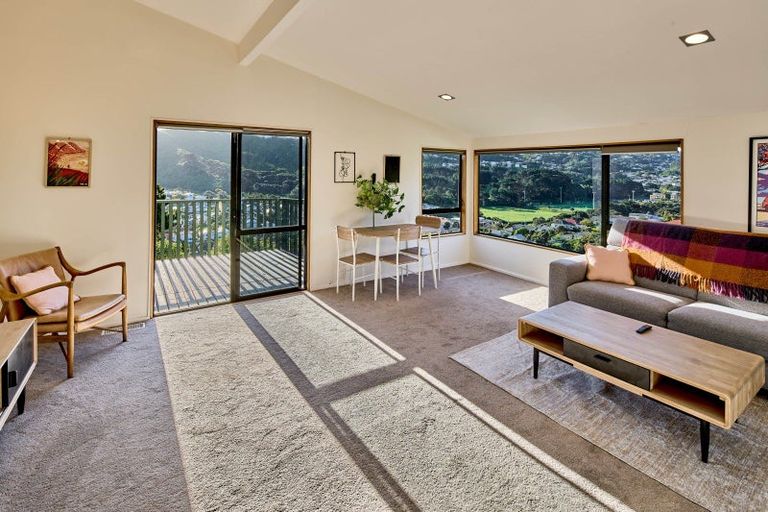 Photo of property in 20 Bay Lair Grove, Island Bay, Wellington, 6023