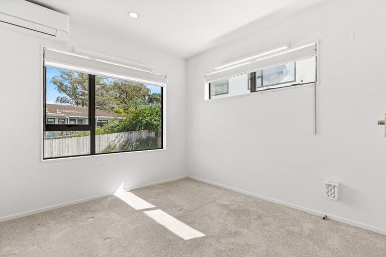 Photo of property in 4a Trengove Place, West Harbour, Auckland, 0618