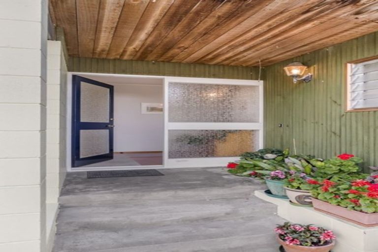 Photo of property in 1/8 Long Street, Torbay, Auckland, 0630