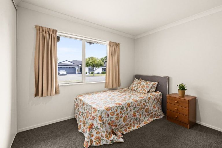 Photo of property in 2 Arthur Close, Clive, 4102