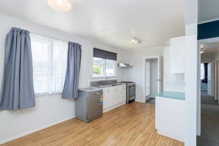 Photo of property in 54 Speargrass Grove, Timberlea, Upper Hutt, 5018