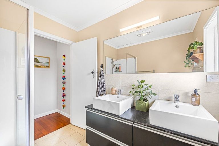 Photo of property in 41 Parker Avenue, New Lynn, Auckland, 0600