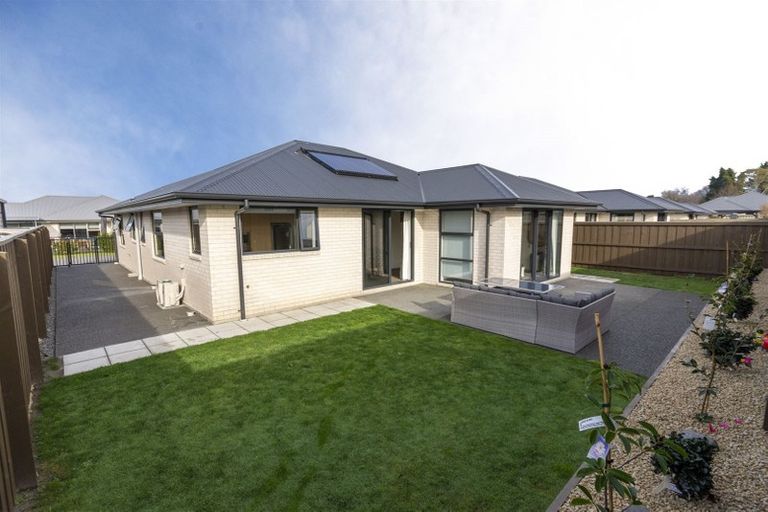 Photo of property in 17 Tutton (pvt) Mews, Rangiora, 7400