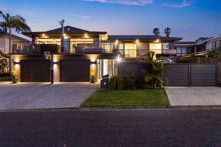 Photo of property in 16 Clyside Avenue, Half Moon Bay, Auckland, 2012