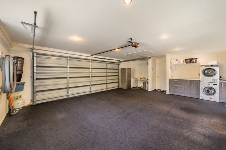 Photo of property in 140 Norana Road, Timberlea, Upper Hutt, 5018