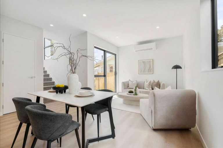 Photo of property in 16c Madison Place, Forrest Hill, Auckland, 0620