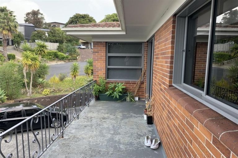 Photo of property in 5 Anchor Place, Beach Haven, Auckland, 0626