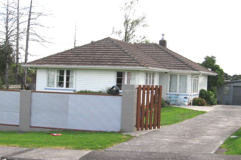 Photo of property in 108 Kervil Avenue, Te Atatu Peninsula, Auckland, 0610