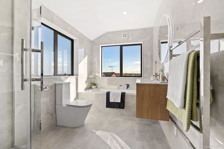 Photo of property in 142c Luckens Road, West Harbour, Auckland, 0618