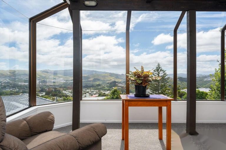 Photo of property in 16 Carluke Street, Paparangi, Wellington, 6037