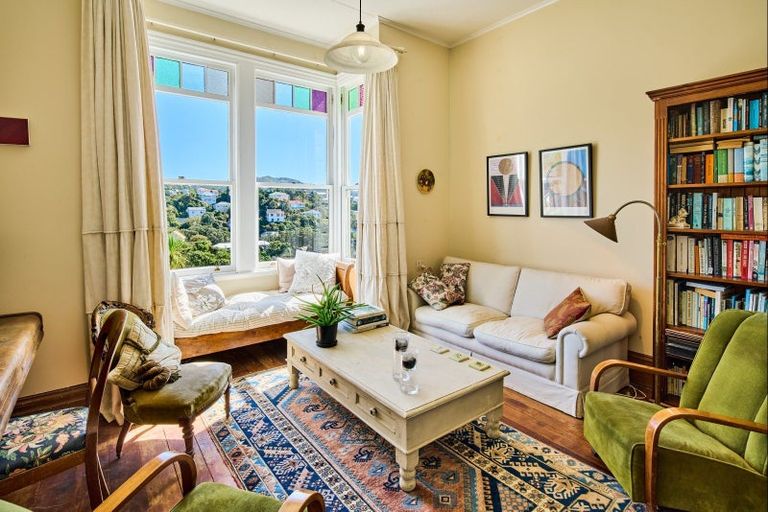 Photo of property in 55 Fairview Crescent, Kelburn, Wellington, 6012