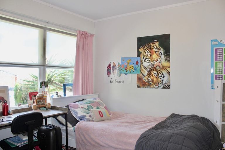 Photo of property in 34 Sunvue Road, Glen Eden, Auckland, 0602