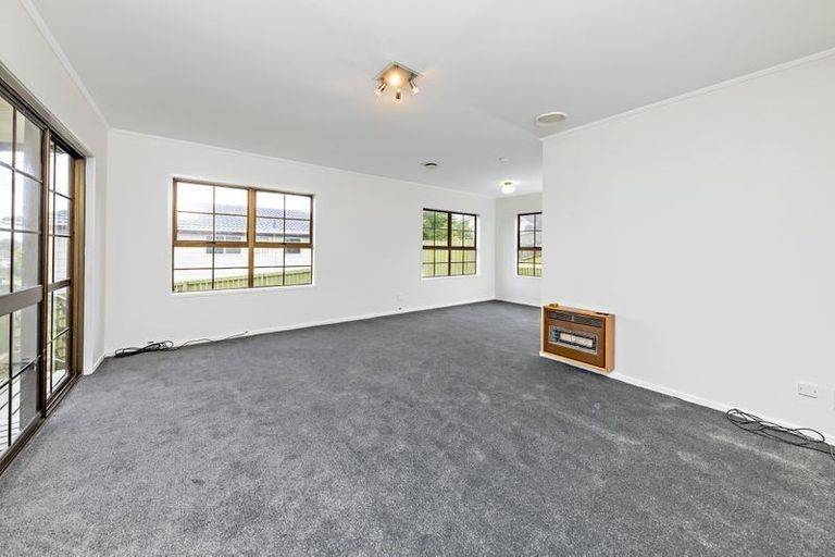 Photo of property in 30 Aronia Way, Goodwood Heights, Auckland, 2105