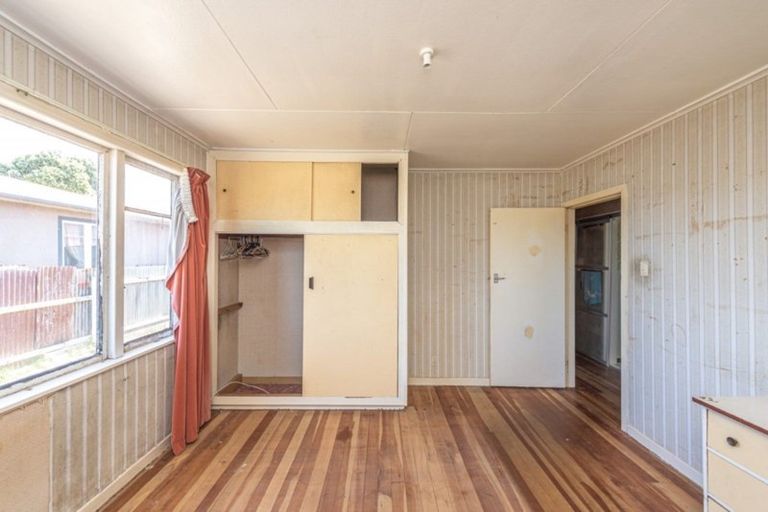 Photo of property in 70 Manuka Street, Castlecliff, Whanganui, 4501