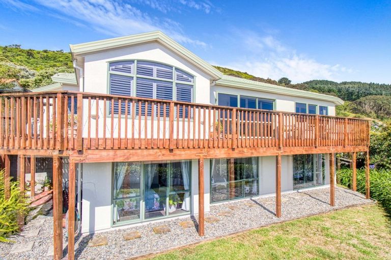 Photo of property in 56 Kakariki Grove, Waikanae, 5036